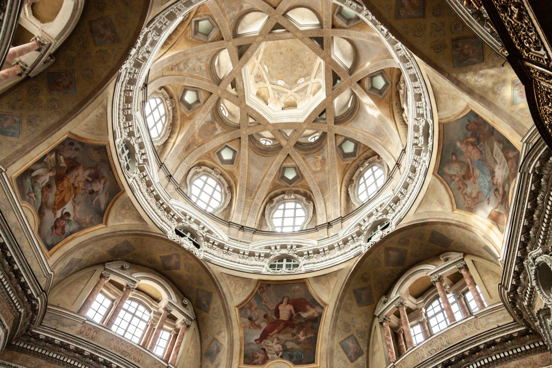Real Chiesa di San Lorenzo (Guarinis Sternkuppel)
