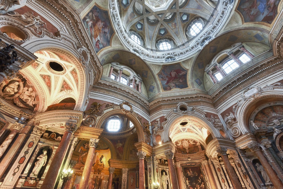 Guarinis Rippenkuppel der Real Chiesa di San Lorenzo von innen